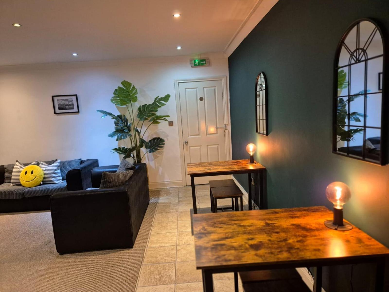 Quarrie House Aparthotel Крамлингтън Екстериор снимка